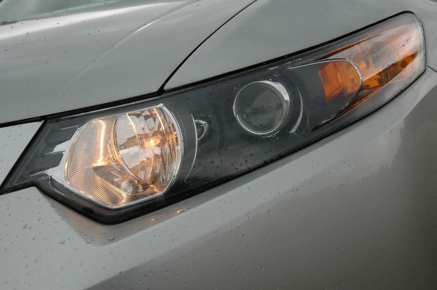 Детали экстерьера Acura TSX V6 2010 года  (фото 30 из 87)